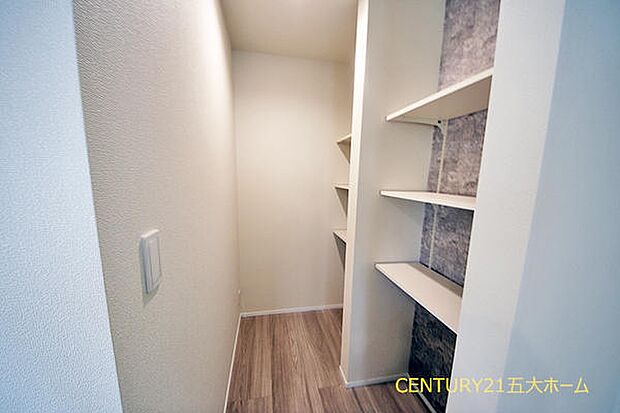 物件のご提案から現地へのご案内、ご契約まで、業務に精通したスタッフが対応させて頂きます。お気軽にご相談ください☆（2-A号棟）