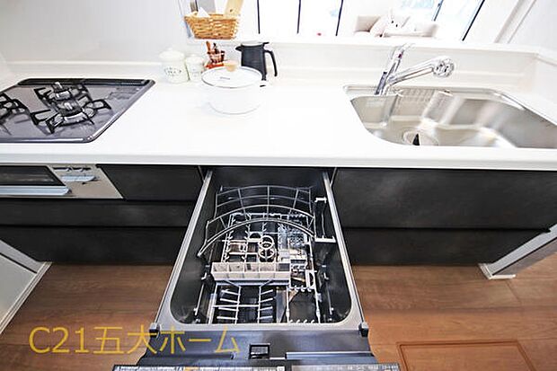 物件のご提案から現地へのご案内、ご契約まで、業務に精通したスタッフが対応させて頂きます。お気軽にご相談ください!(A号棟)