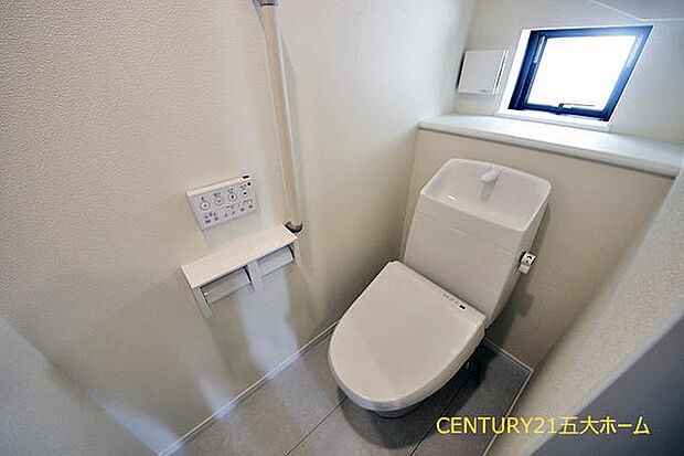 清潔感にあふれ手入れもしやすいトイレ!衛生的な空間で、毎日気持ちよくお使いいただける快適なプライベート空間です。(C号棟)