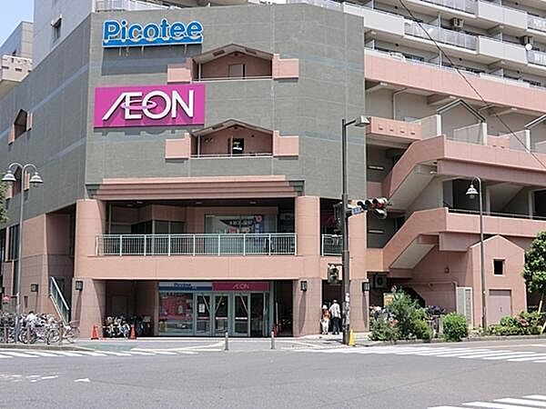イオン北小金店まで883m、食品は24時まで、そのほか衣料品などは22時まで営業しております。施設内には本屋やダイソー、飲食店もございます。