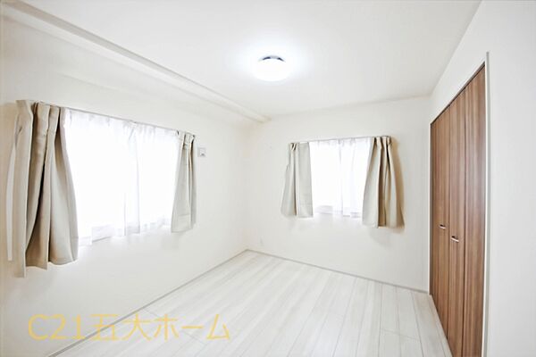 全室2面採光のお部屋は圧迫感を感じにくく、開放感のある空間です。また、風通しも良く換気がしやすいです！