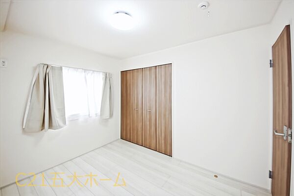 広々としたクローゼットでお洋服の整頓もラクラク！身の回りの整理がしやすいです。