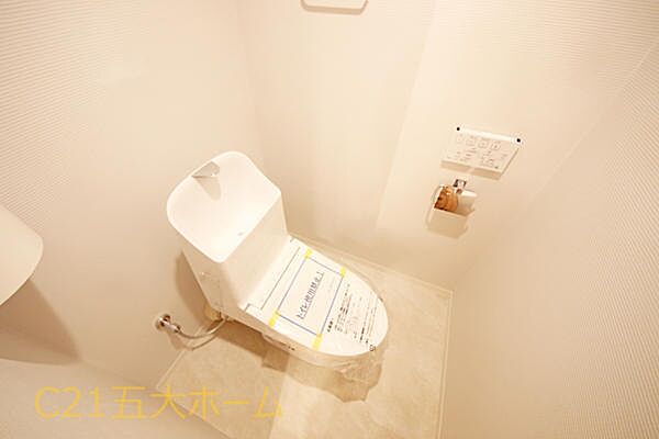トイレは毎日頻繁に利用する場所だからこそ、快適に使っていただけるよう機能的な温水洗浄便座を採用しています。