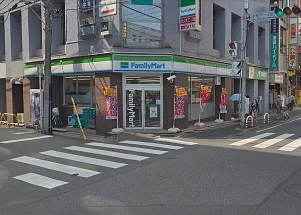 ファミリーマート新松戸一丁目店まで735m