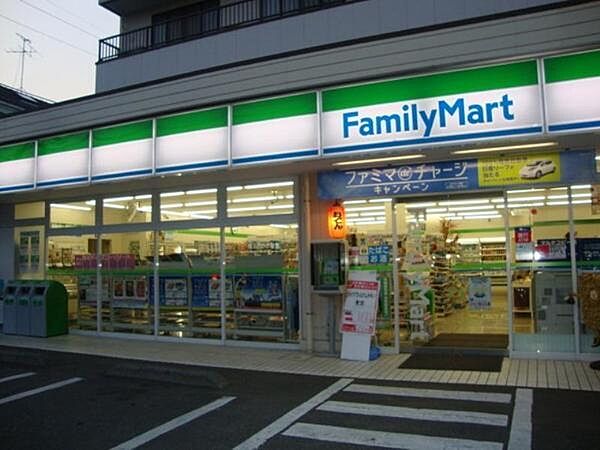ファミリーマートみどりや豊住店まで140m