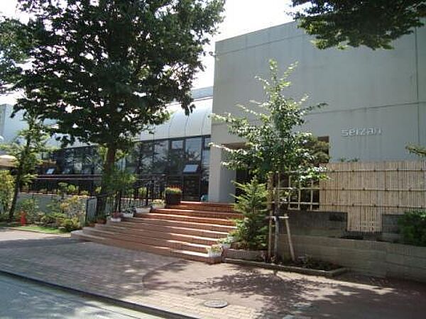晴山幼稚園まで877m