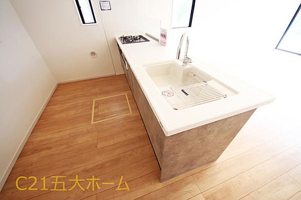 コミュニケーションを育む対面式キッチンを採用。小さなお子様がいる家庭は様子を見守りながらお料理ができるので安心です。