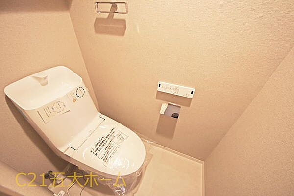 トイレは毎日頻繁に利用する場所だからこそ快適に使っていただけるよう機能的な温水洗浄便座を採用しています。