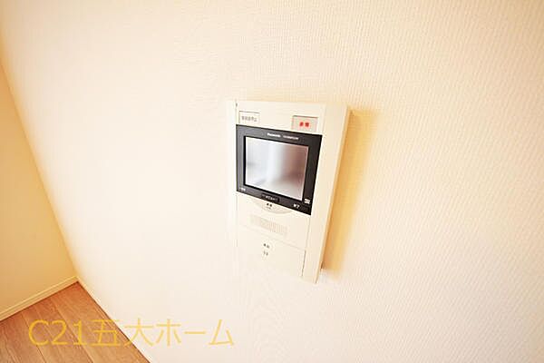 来客者の顔が確認できるＴＶモニター付きインターホンがあるので、お子様のお留守番の時にも安心です。