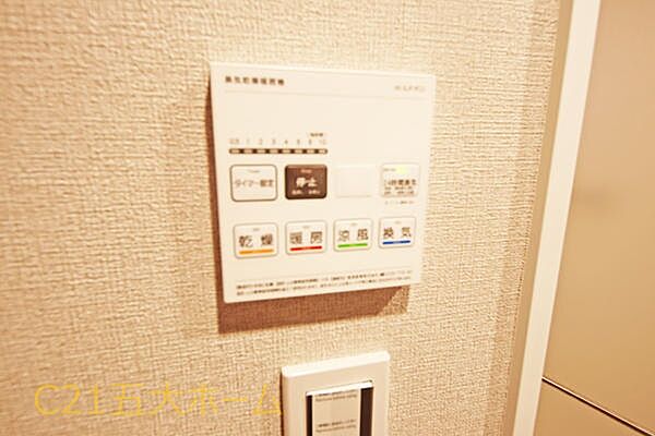 雨の続く季節にもお洗濯物をしっかり乾かせる浴室乾燥機付き♪