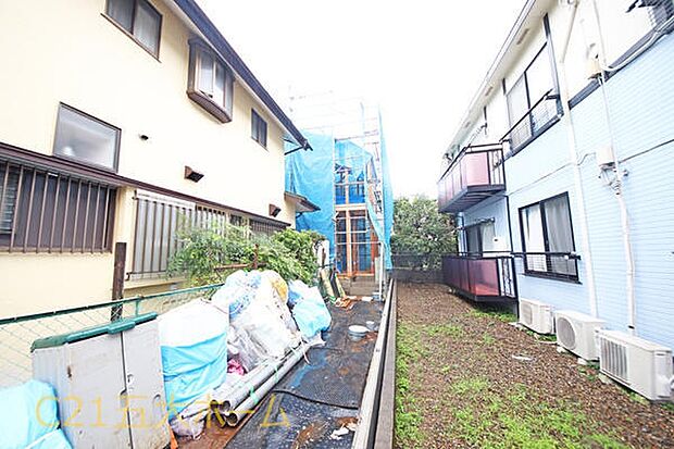 建物には防犯カメラを設置しており、ご家族皆さまが安心して暮らせる環境づくりに配慮しています。撮影日:26/09/20