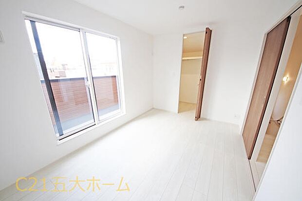 ウォークインクローゼットがあり、長く住むにつれて自然と多くなるお荷物もたっぷり収納できます！