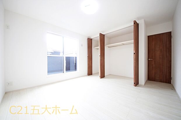 広々としたクローゼットでお洋服の整頓もラクラク!身の回りの整理がしやすいです。