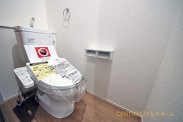 清潔感漂う心地よいトイレ空間。快適な機能が揃い毎日気持ちよく清潔に使用していただけます。(4号棟)