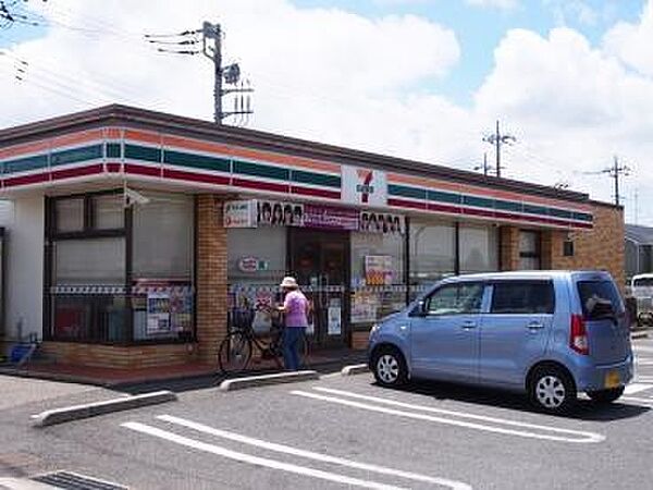 セブンイレブン東初石3丁目店まで699m