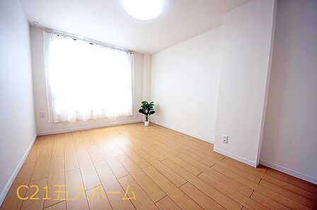 フローリングのお部屋は掃除がしやすいため清潔さを保ちやすいです。