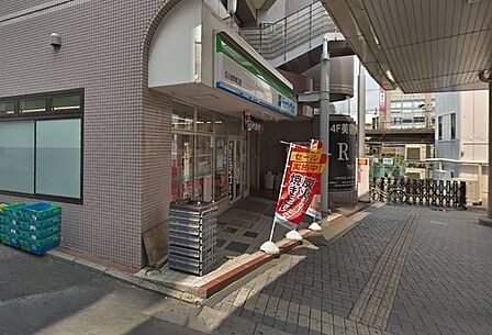 ファミリーマート北小金駅南口店まで510m