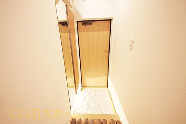 靴をしっかりしまえる収納付きの玄関エリア！すっきりとした印象を保ちやすくご家族やお客様を心地よく出迎えてくれます。