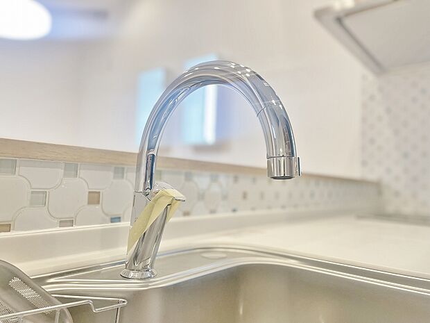 浄水と原水に切り替えられる浄水器一体型水洗を使用。