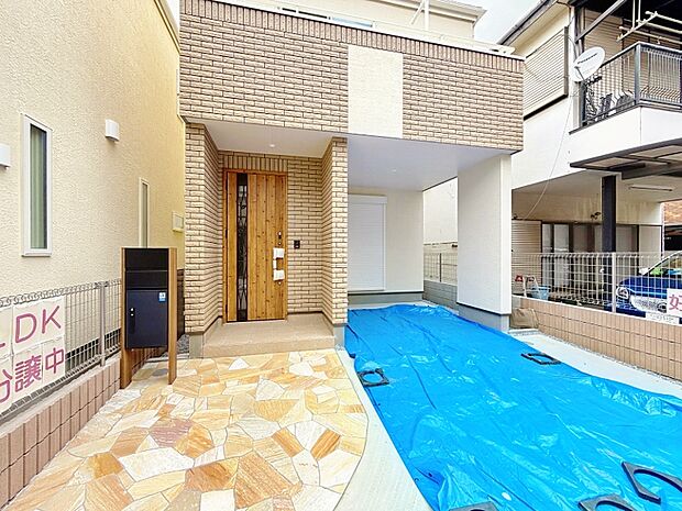 玄関アプローチ