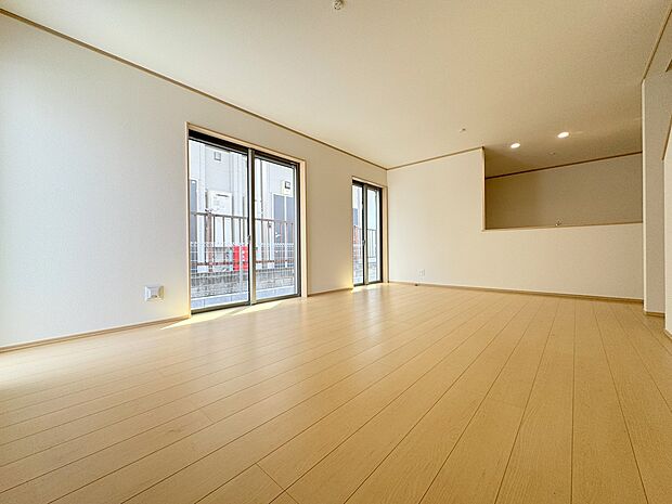 住まいの中心であるキッチンとリビングダイニングは日々のアクセス動線の中で頻繁に出入りする場所。