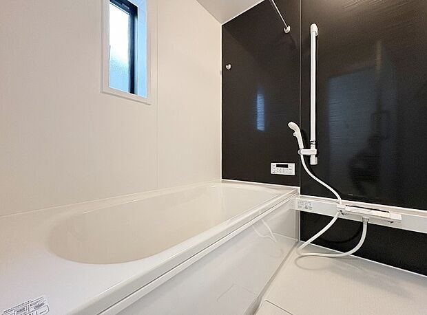 シンプルで使いやすいゆったりお寛ぎ頂ける浴室です。日々の疲れを癒してください。