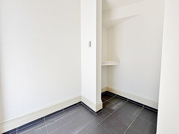 玄関回りをスッキリすることが出来るシューズインクローゼット付