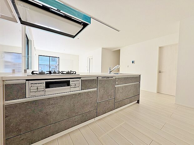 美しくお手入れしやすい清潔なシステムキッチン