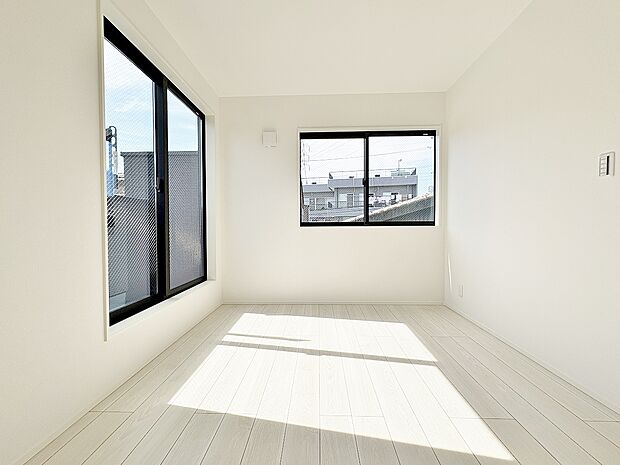 バルコニーに面した6帖洋室