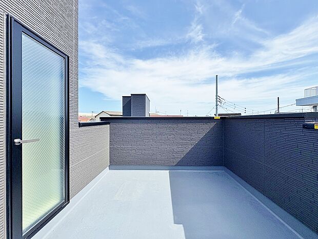 「スーパーワイドルーフバルコニー」で心地良い時を満喫できます。