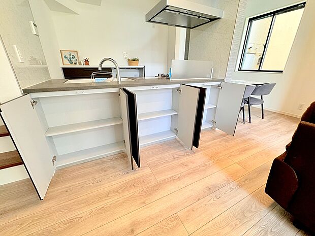 カウンターキッチン収納