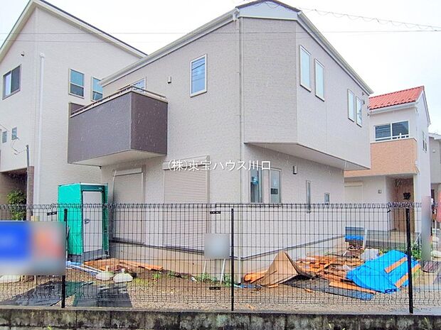 北東側4m位置指定道路に面し南側も市道につき陽当・通風良好。