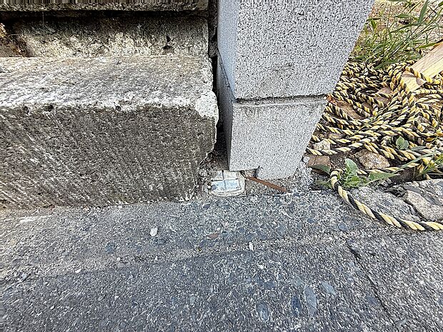 隣接地や道路との境目に付いている境界ポイント。新築の分譲ですので敷地の事で近隣とトラブルにならないようにしっかりと確認できるようになってます。