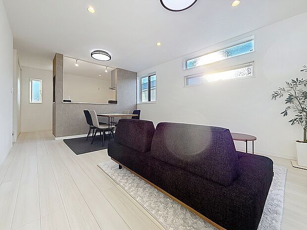 家具・小物類はディスプレイ用です。