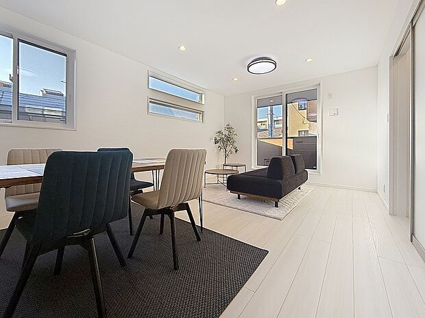 家具・小物類はディスプレイ用です。