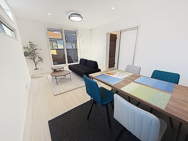 家具・小物類はディスプレイ用です。