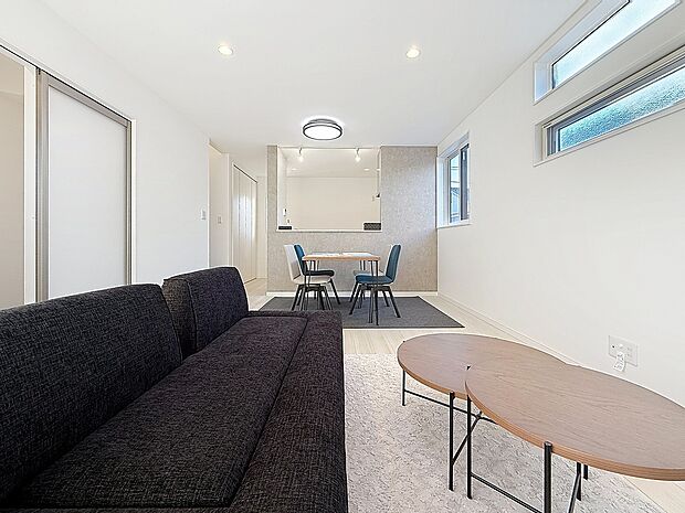 家具・小物類はディスプレイ用です。