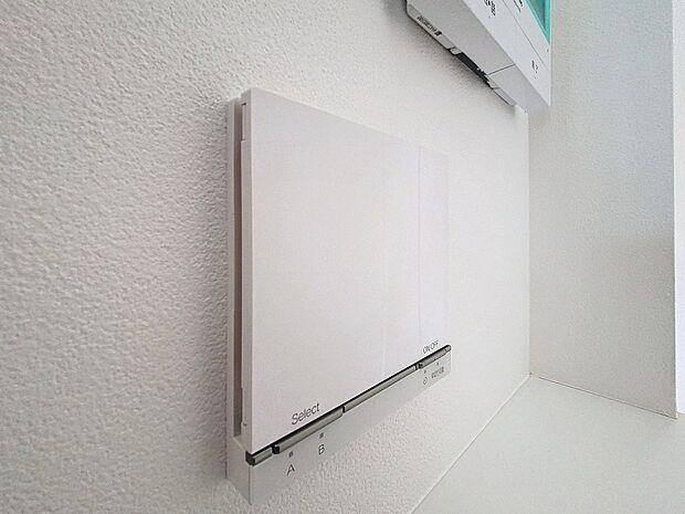 輻射熱で身体を芯から暖めてくれる床暖房。風が舞わないので小さなお子様やアレルギーの方でも安心かつ快適にお過ごし頂けます。