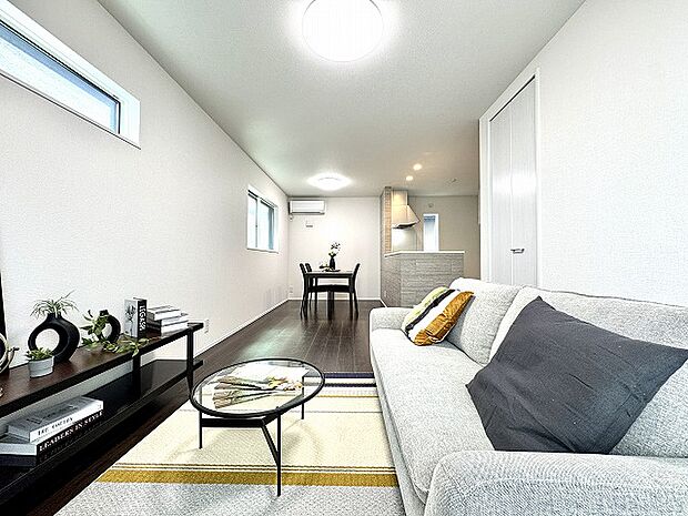 (家具・小物類はディスプレイ用です)