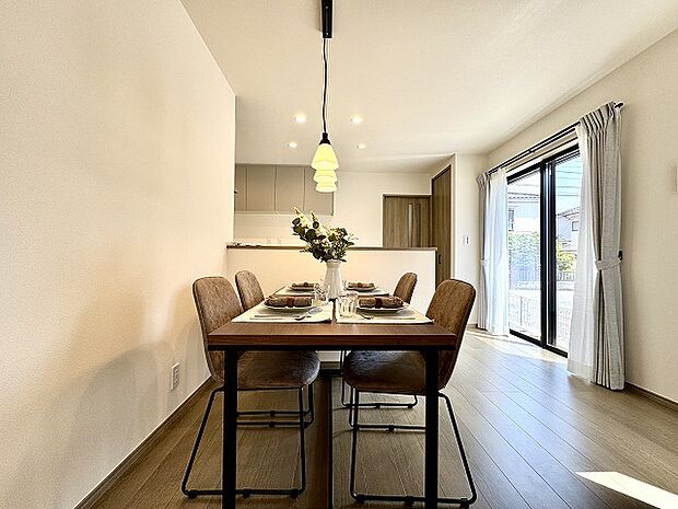 (家具・小物類はディスプレイ用です)