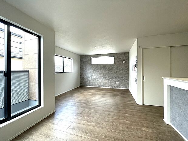 リビングにバルコニー付