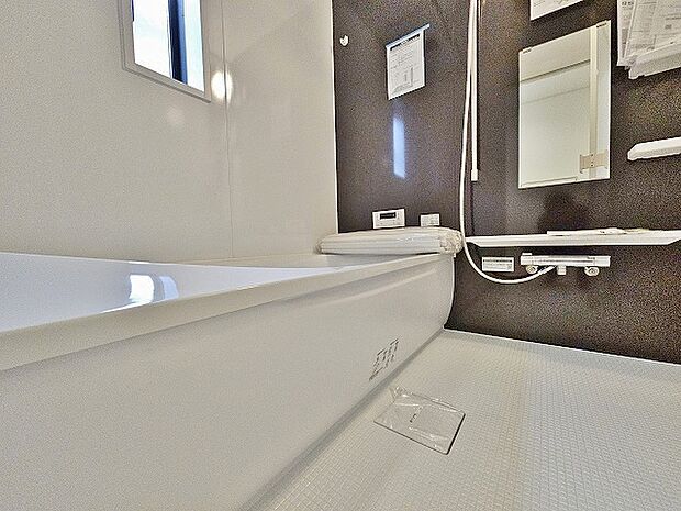 シンプルで使いやすいゆったりお寛ぎ頂ける浴室です。日々の疲れを癒してください。