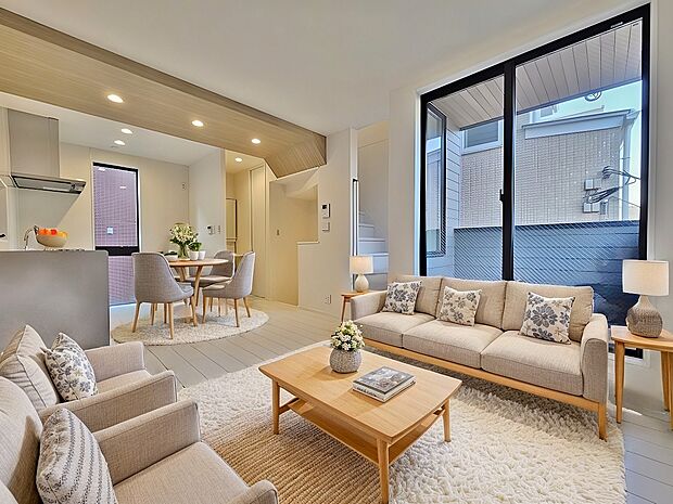 (現況の物件写真に、CGによる画像処理がされています。家具、小物、カーテン、照明、その他のイメージはCGです。)