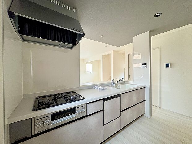 対面キッチン仕様で家族との会話をたのしみながら美味しいお料理が作れます