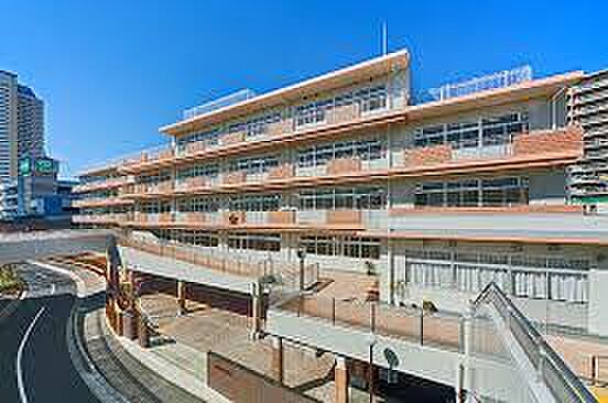 元郷南小学校 750m