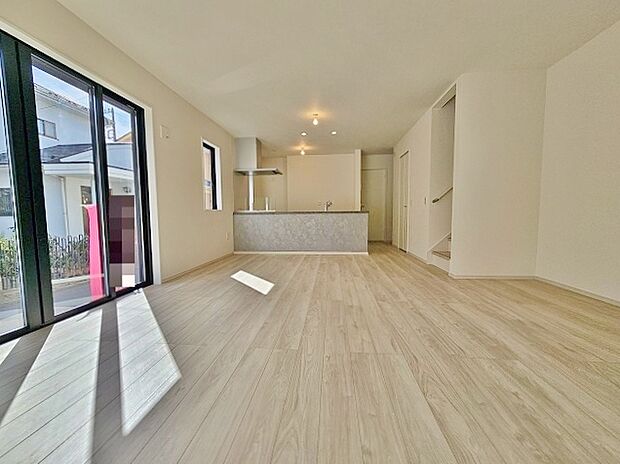 キッチンからリビングが眺められます