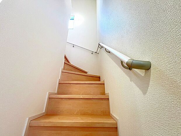 階段。手すり付で安心です。