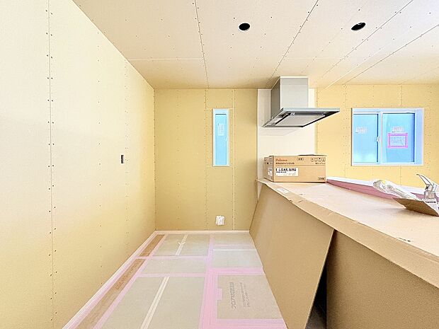 通風&採光にも考慮した小窓付きキッチンスペース(2025年11月上旬撮影)