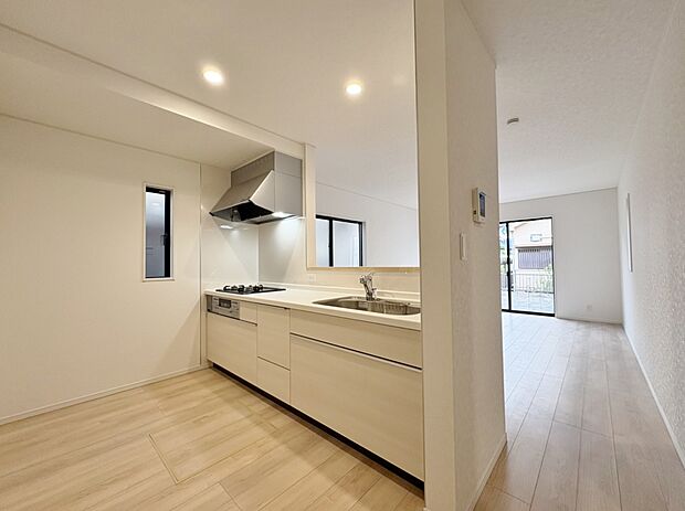 キッチンからリビング