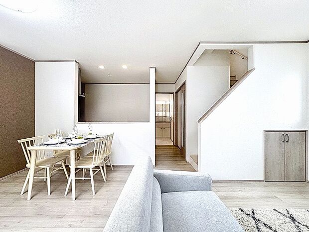 (家具等はディスプレイ用です。)